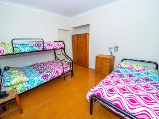 Shoal Bay Avenue Unit 3 7 - Shoal Bay - 3
