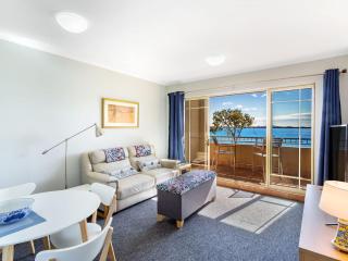 Whitesands, Unit 113/41-45 Shoal Bay Road - Shoal Bay - 9