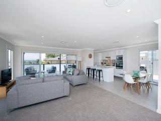 Signature House 52 Saratoga Avenue - Corlette - 7