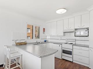 South Pacific Unit 5 13 Shoal Bay Road - Shoal Bay - 2