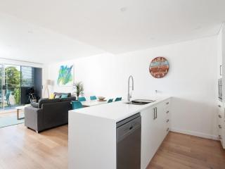 The Shoal Apartments, Unit 202/4-8 Bullecourt Street - Shoal Bay - 5