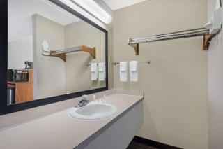 Super 8 by Wyndham Knoxville North/Powell - Knoxville - 4