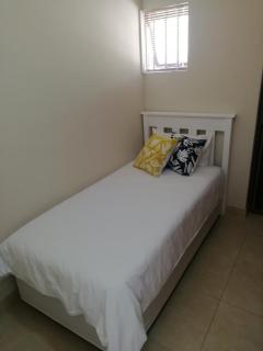 Lovely 2-bedroom apartment with free parking on premises - Jeffreys Bay - 4