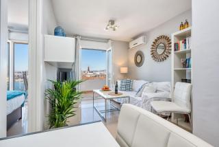 Susana Beach Apartment in Malaga by Solaga Holiday Homes - Málaga - 1