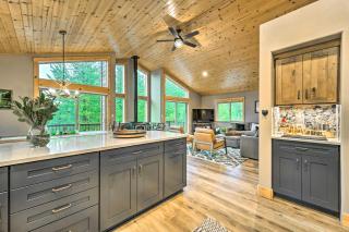 Luxe Truckee Cabin with Golf Course View and Deck - Truckee - 1