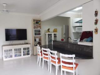 Apartamento Maré Mansa a 30 metros da praia Mansa em Caiobá com Wifi - 3