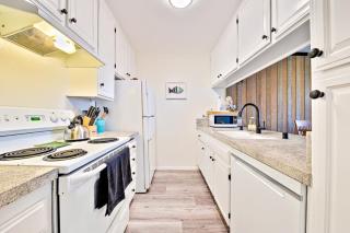 Pier View Retreat - Beachfront beauty with ocean views, private balconies, pool/hot tub, & WiFi - 6