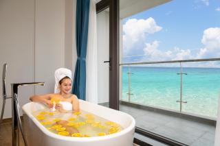 Canvas Danang Beach Hotel - 2