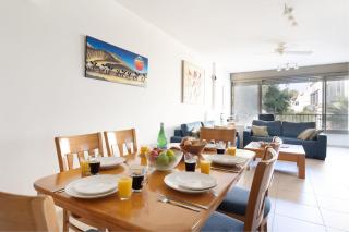 Cozy 3BR Apt w Big Windows 5 Min Walk From Beach with Shelter by Sea N' Rent - Tel Aviv - 5