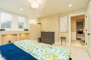 Remodeled 2-Bedroom Unit in Fremont w/ Luxe Bathrooms - Seattle - 4