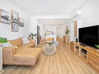 Bikinis and Martinis - Kiama - 7