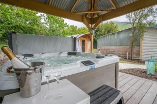 Port Levy Spa & Sauna Hideaway - Christchurch - 5