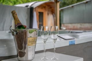 Port Levy Spa & Sauna Hideaway - Christchurch - 4