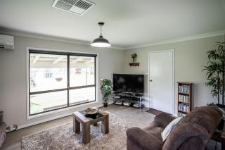 EdenValley Private Manicured Gardens with Fire Pit - Parkes - 2