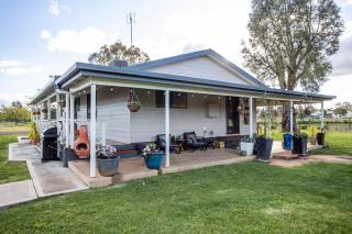 EdenValley Private Manicured Gardens with Fire Pit - Parkes - 7