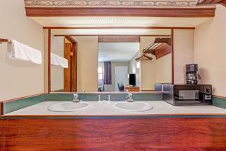 Super 8 by Wyndham Albany - Albany - 4