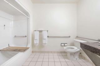 Super 8 by Wyndham Fort Worth Downtown South - Fort Worth - 5
