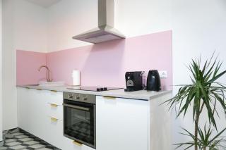 Vibrant Design Apartments - Full Kitchen - Wi-Fi - 18 Mins to City Centre - Wien - 8
