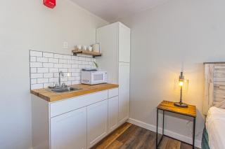 Landmark Resort King Suite Unit 607 - Beautifully Updated - Perfect for 2 guests! - Myrtle Beach - 3