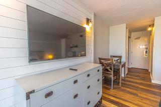 Landmark Resort King Suite Unit 607 - Beautifully Updated - Perfect for 2 guests! - Myrtle Beach - 6