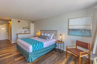 Landmark Resort King Suite Unit 607 - Beautifully Updated - Perfect for 2 guests! - Myrtle Beach - 2