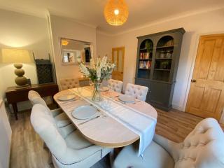 Refurbished Victorian Villa- Free Parking- Sleeps6 - 2