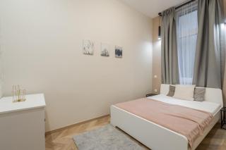 3 bedrooms bright flat in the heart of the city -FREE PARKING Need Reservation - Budapest - 3