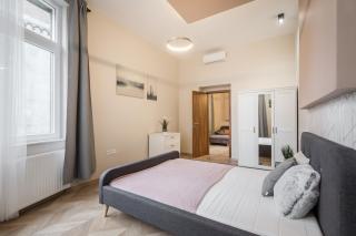 Amora Homes 3 bedrooms bright flat in the heart of the city -FREE PARKING Need Reservation - Budapest - 2
