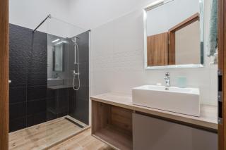 Amora Homes 3 bedrooms bright flat in the heart of the city -FREE PARKING Need Reservation - Budapest - 7