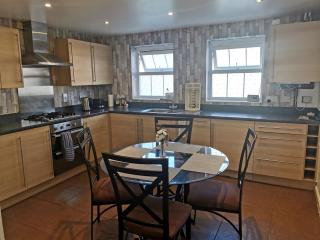 Mannys Apartment - Nice & Cozy 4Bed Flagship Lodge - Sittingbourne - 4