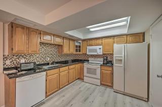 Townhome with Pool Access, 5 Mi to Naples Beach - 2