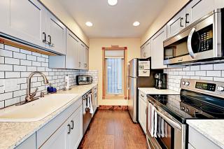 Bellflower Trout House - 3