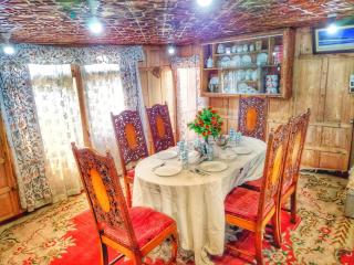 Raja's Palace Houseboat - Kashmir - Srinagar - 1