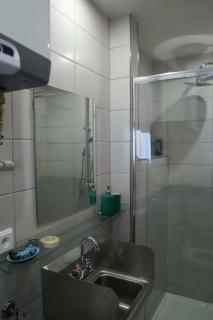 Malé útulné studio s koupelnou a kuchyňkou - Svinařov - 2