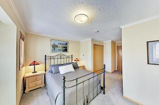 Saddle Ridge Townhome 402 - 2