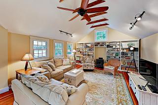 Firehouse Cottage - 9