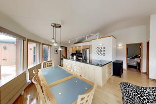 Retro Chic Roundhouse Retreat - 3