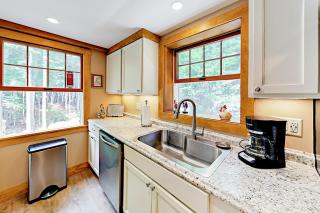 Southport Island Cottage - - 3