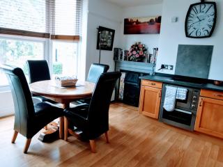 Victoriana Apartment - Private Balcony - 1