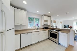 Modern Beach & Town Getaway - Falmouth - 5