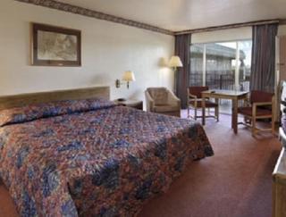 Rodeway Inn Memphis - 4