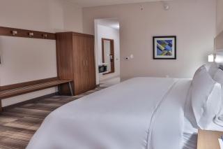Holiday Inn Express & Suites - Nashville MetroCenter Downtown by IHG - Nashville - 3