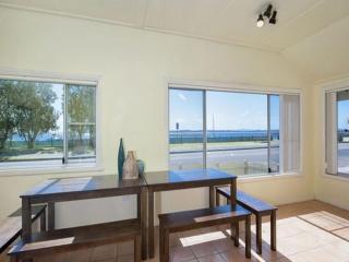 Stillwater large cottage across from the water sleeping 13 - Nelson Bay - 8