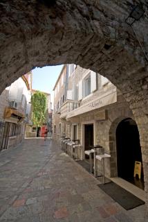 Hotel Astoria - Budva - 0