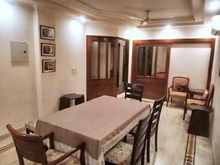 Captivating 2-Bed Apartment in New Delhi - Neu-Delhi - 6