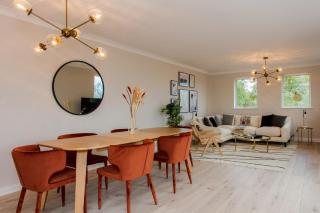 The Sparkford Gardens - Lovely 2BDR with Balcony - London - 0