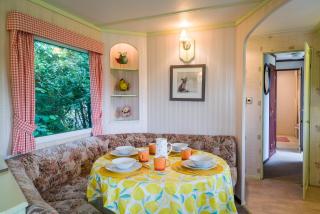 Toad Hall, Self Catering, Sleeps Four - Southam - 4