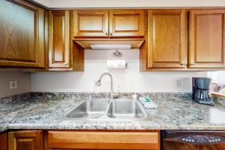 Cabin Getaway & Stonewood Lodge - Grand Lake - 4