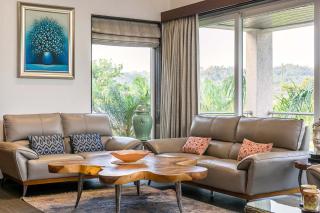 StayVista's The Tavern At Canary Farms - Mountain-View Luxury Mansion with Infinity Pool, Jacuzzi & Games Zone - Lonavala - 6