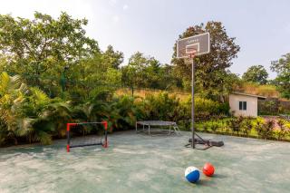 StayVista's The Tavern At Canary Farms - Mountain-View Luxury Mansion with Infinity Pool, Jacuzzi & Games Zone - Lonavala - 5